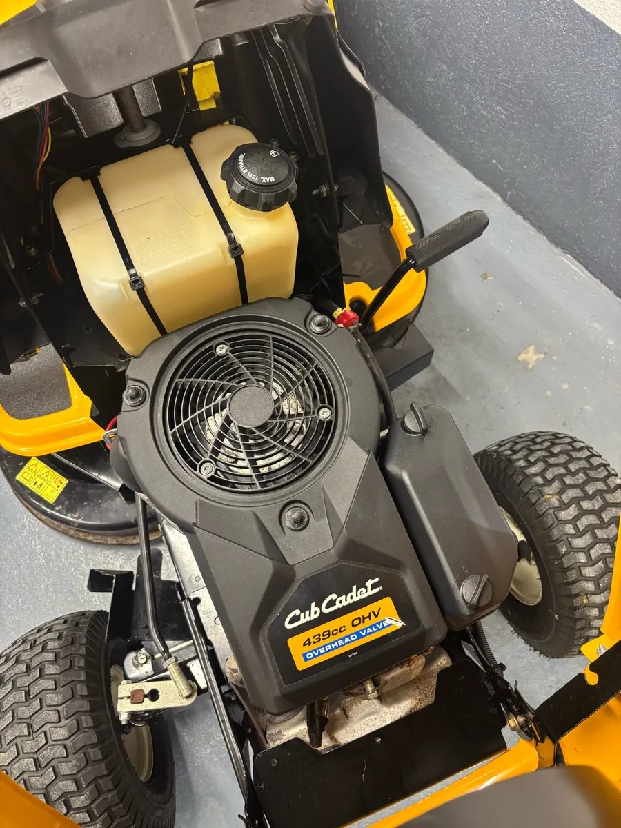 Cub cadet lawnmower - Image 4