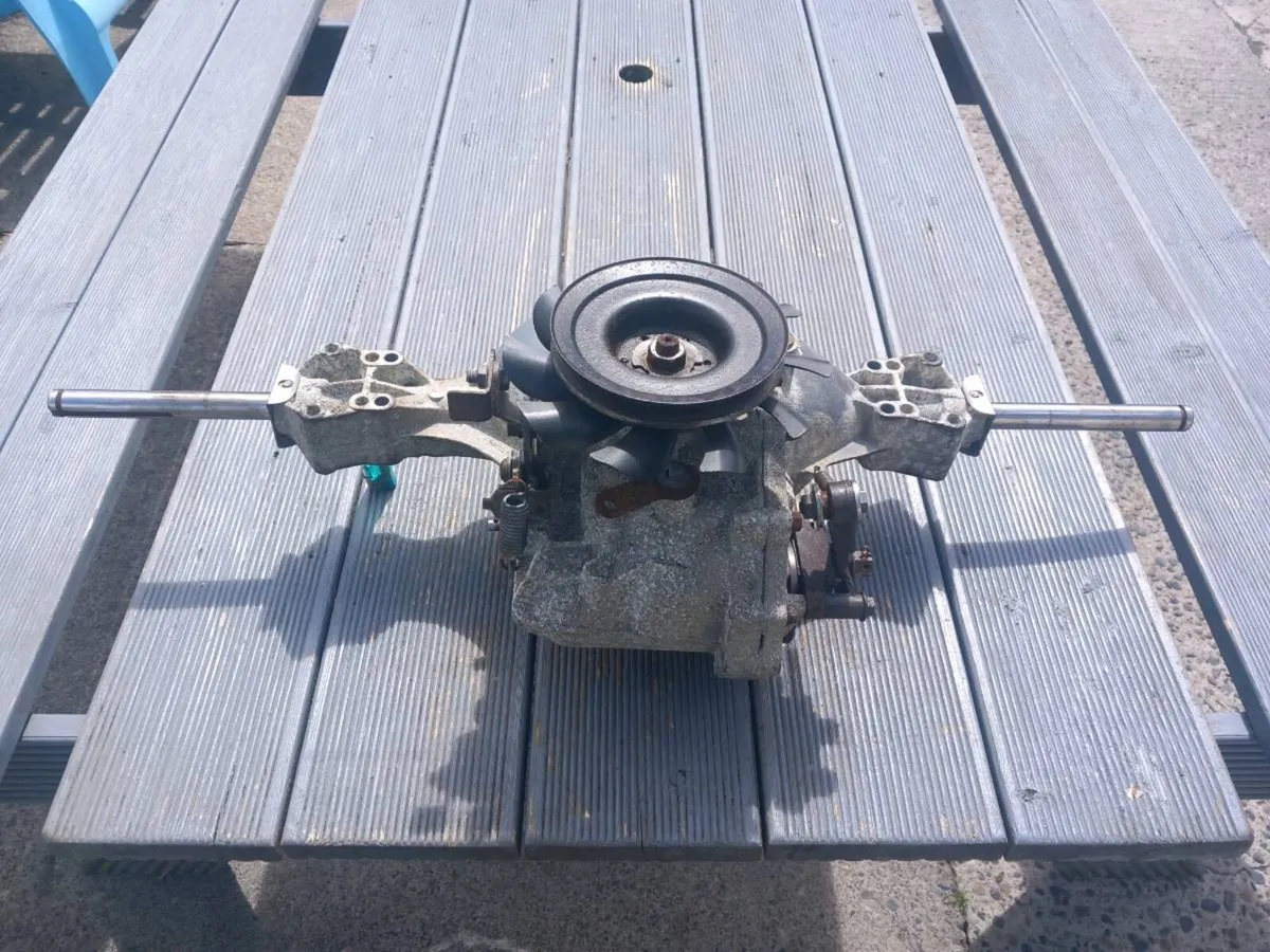 Snapper hydrostatic transmission for sale - Image 1