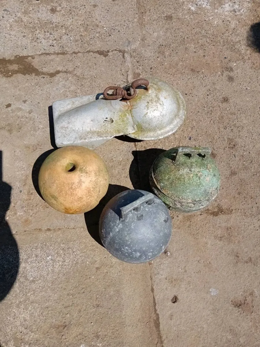 ANTIQUE AND COLLECTABLES - Image 1