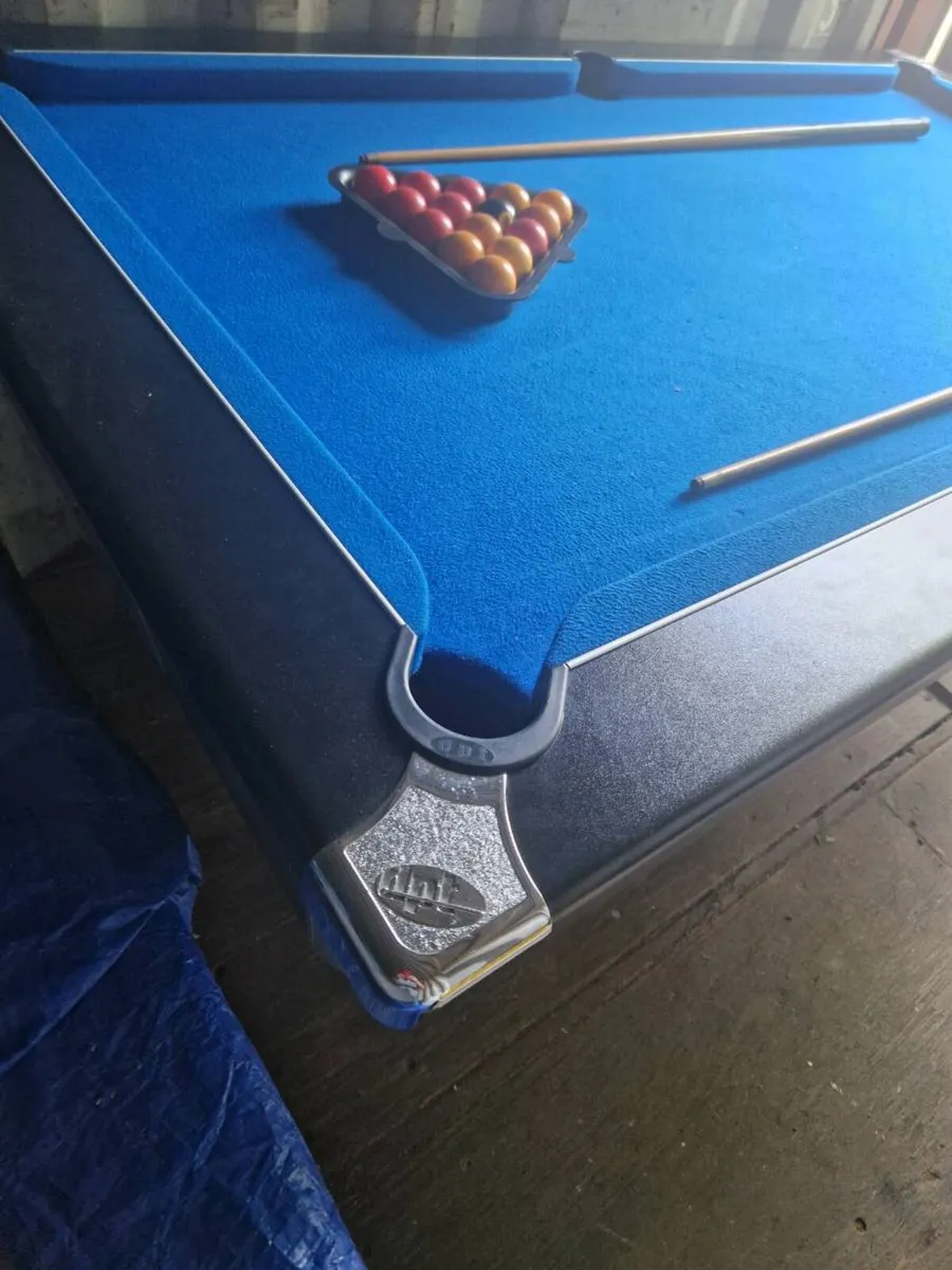 Pool table - Image 2