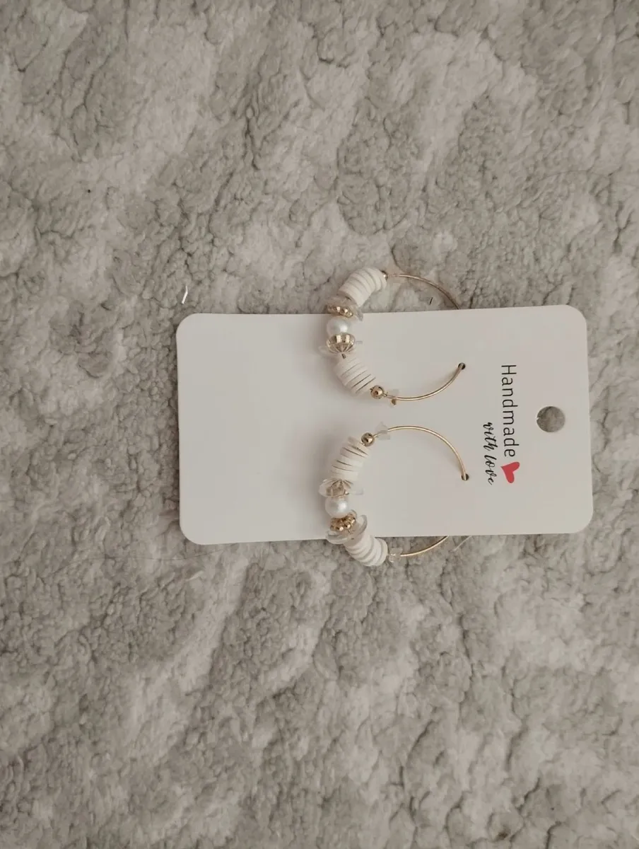 Earing - Image 1