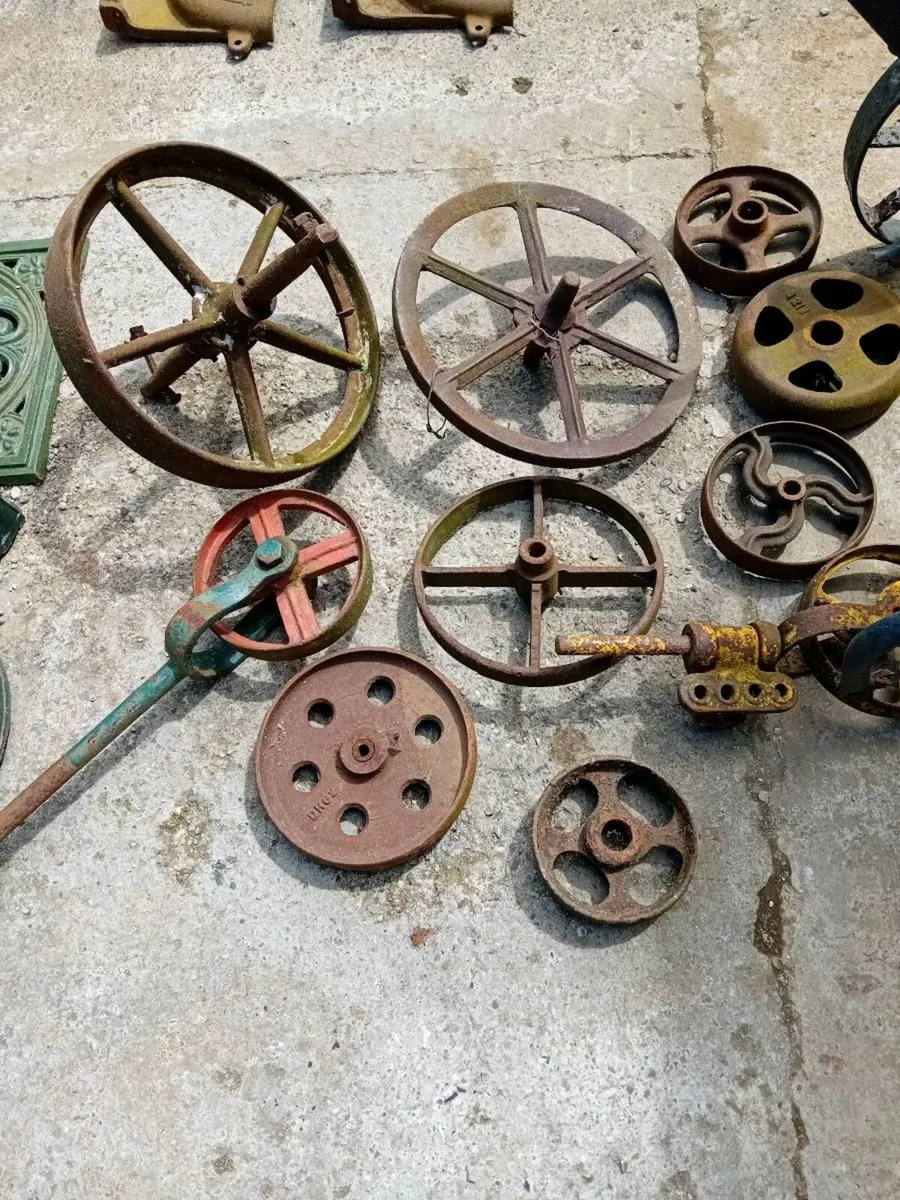 ANTIQUE AND COLLECTABLES - Image 1