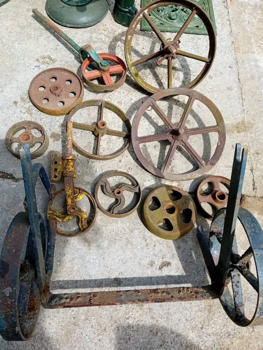 ANTIQUE AND COLLECTABLES - Image 2