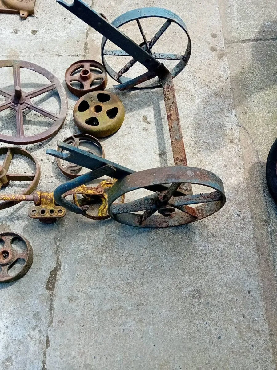 ANTIQUE AND COLLECTABLES - Image 3
