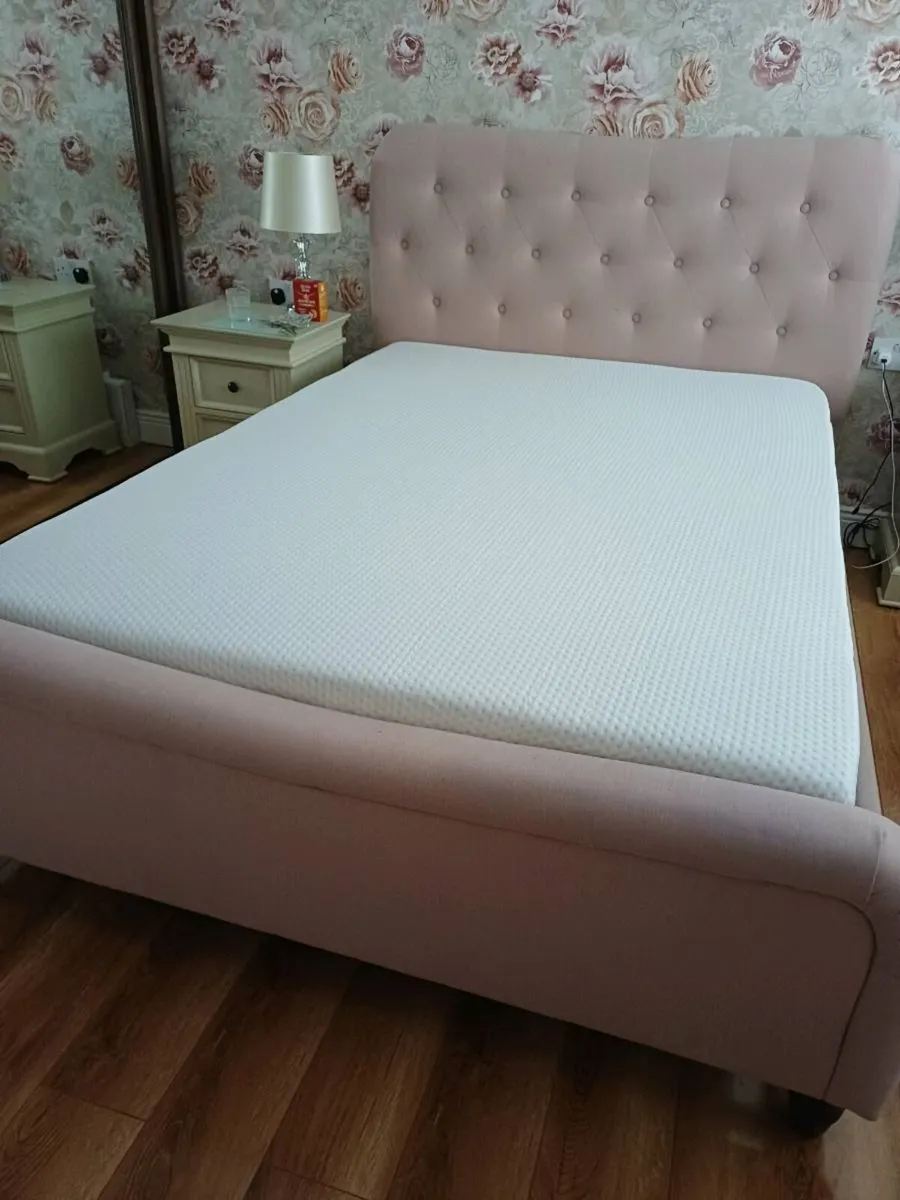 Bed frame - Image 1