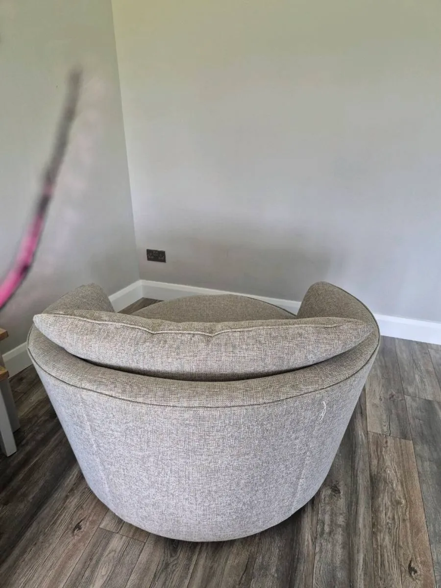 Swivel Chair - Image 2