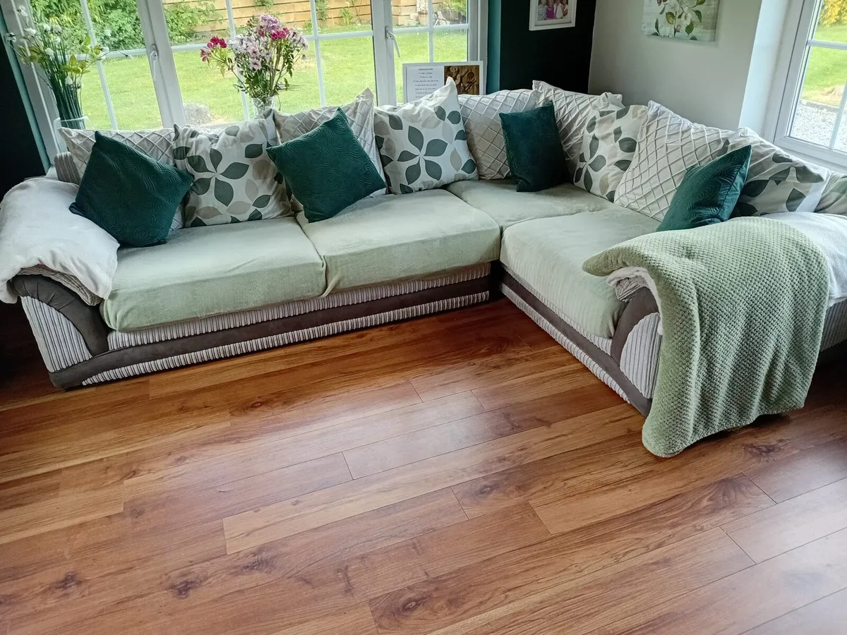 Corner couch - Image 2
