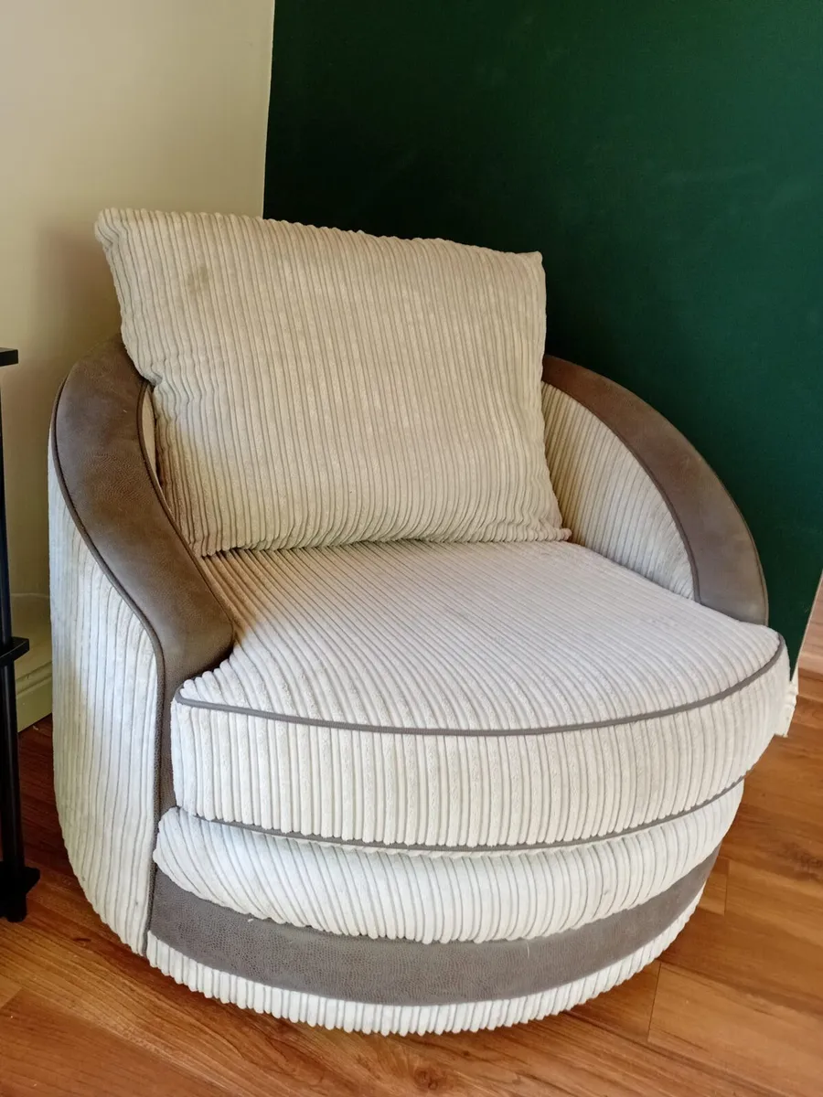 Corner couch - Image 3
