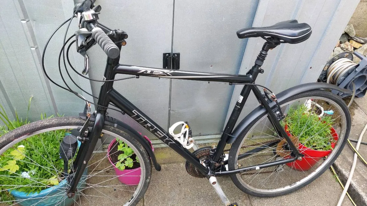 Trek 7.1 FX Trekking Bike XL Frame - Image 1