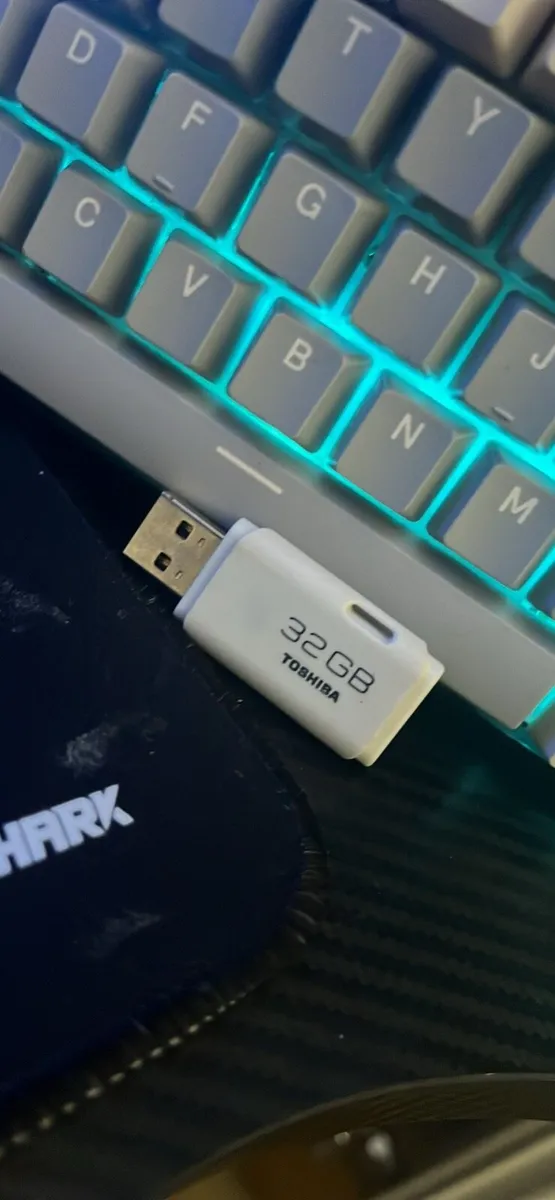 Pc with keyboard - Image 4