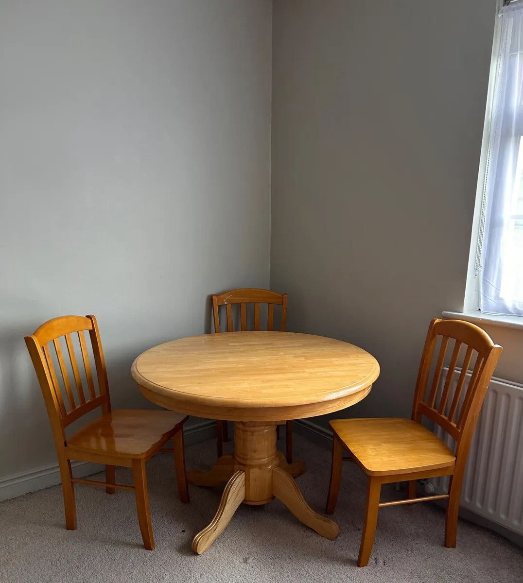 kitchen table and chairs - Image 1