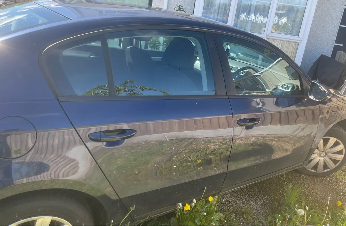 Volkswagen Passat 1.6TDI 2012 for parts - Image 4