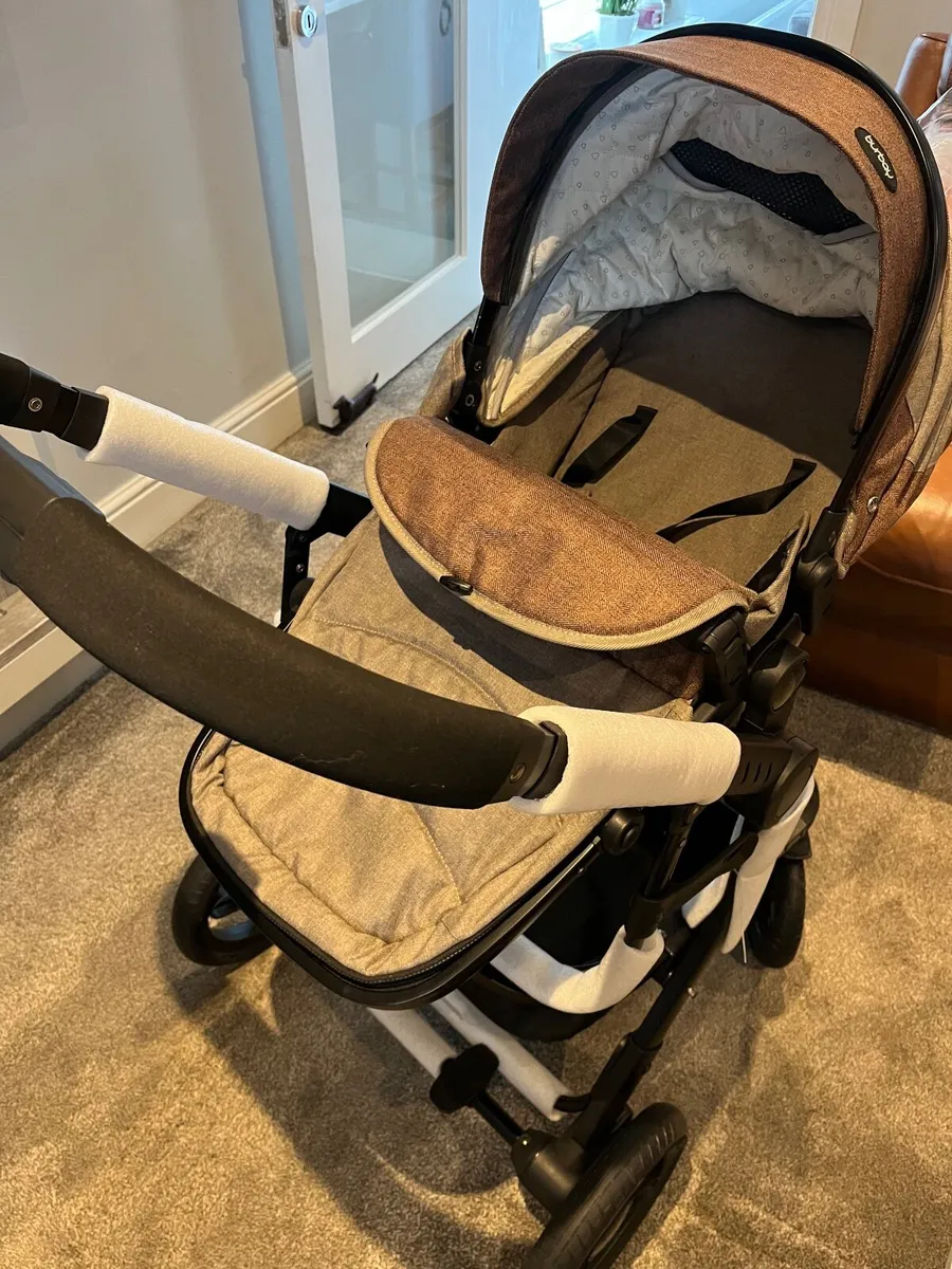 Baby buggy - Image 1