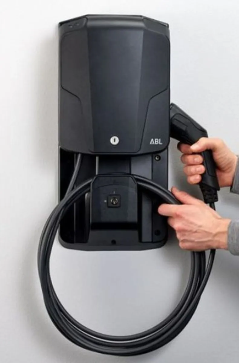 EV charger, ABL eMH1 7.4 kW and mounting bracket - Image 1