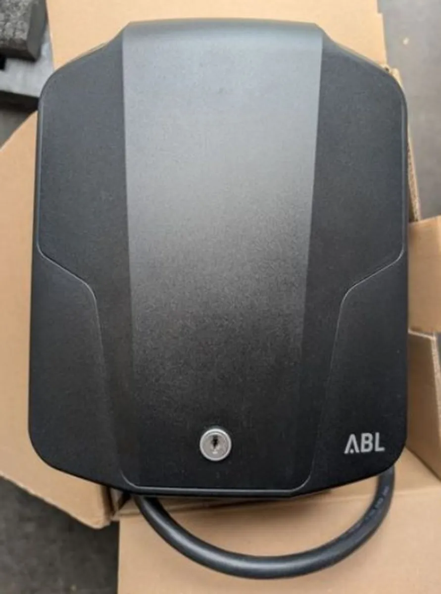 EV charger, ABL eMH1 7.4 kW and mounting bracket - Image 2