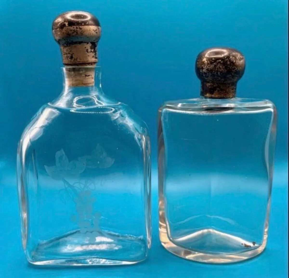 Pair of 18th century liquor flasks - Image 1