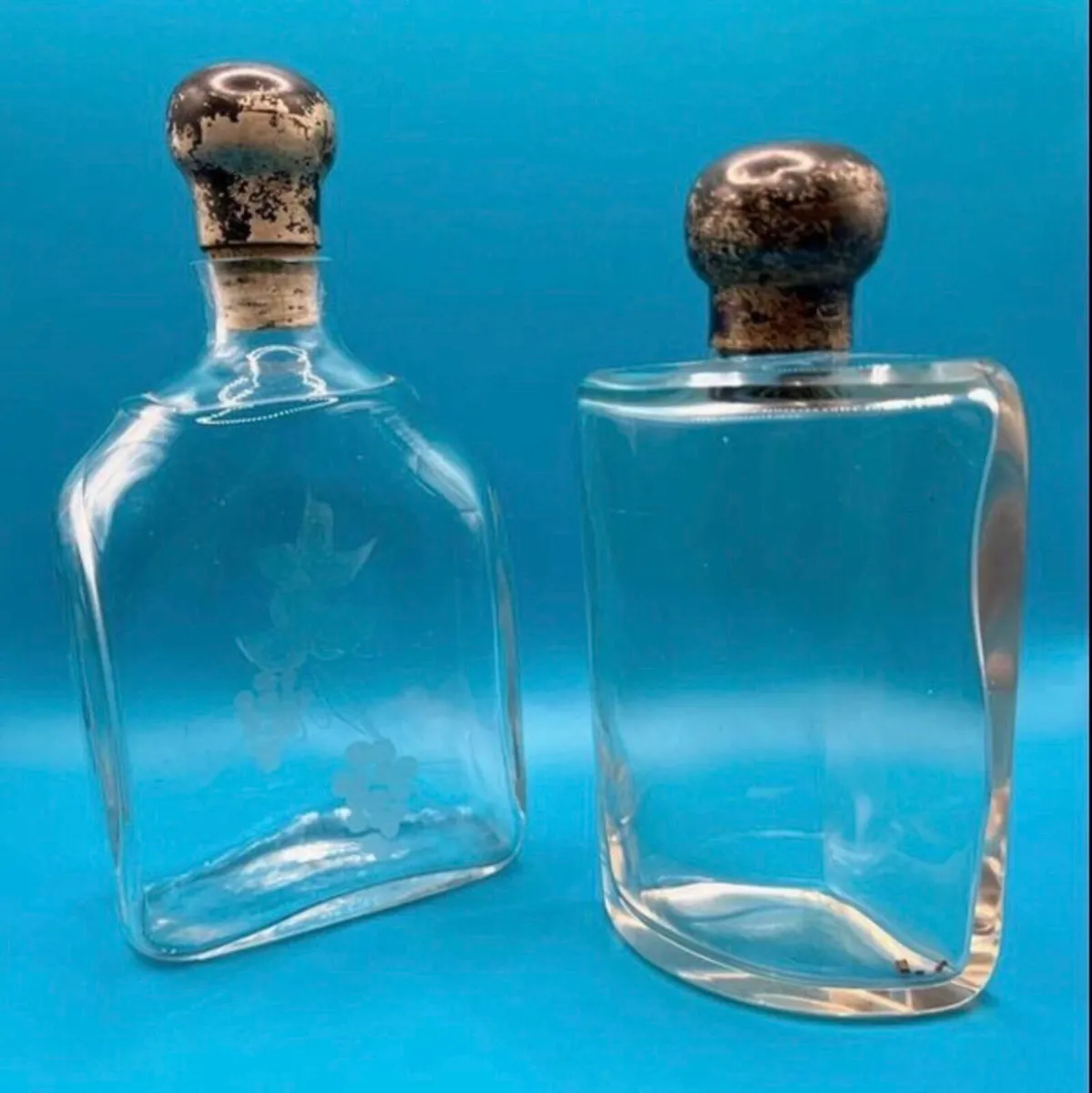 Pair of 18th century liquor flasks - Image 3