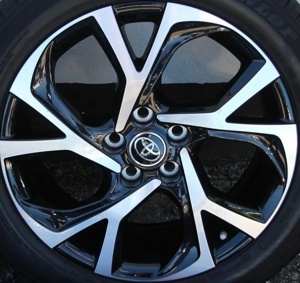 4 x Toyota Corolla Centre Caps - FREE POST - Image 3