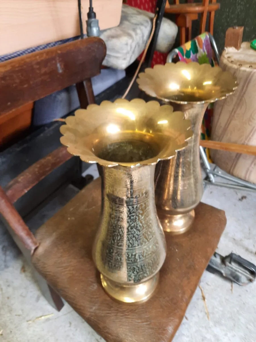 Pair of large brass vases - Image 1
