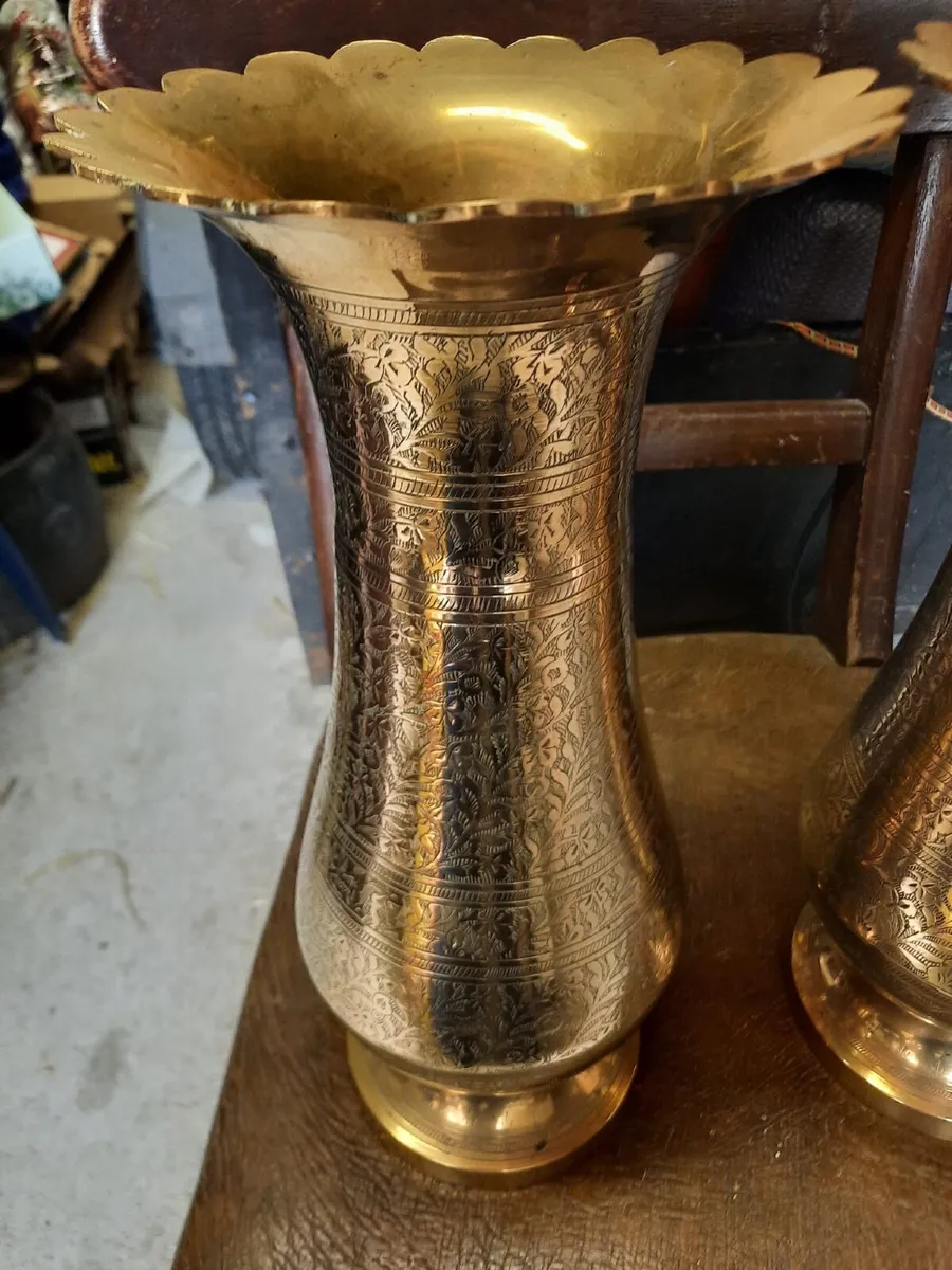 Pair of large brass vases - Image 2