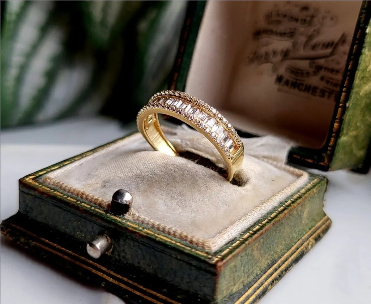 9ct yellow gold vintage eternity diamond ring - Image 1