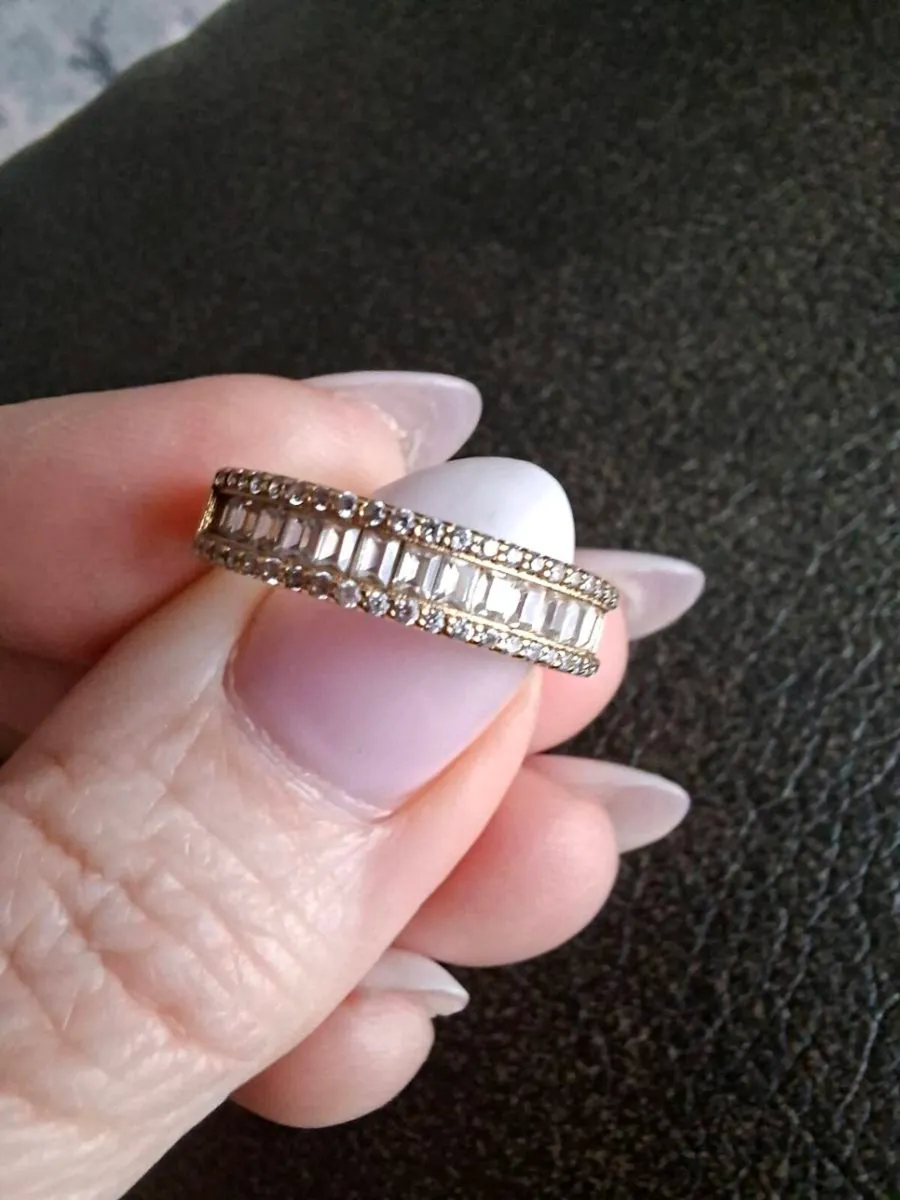9ct yellow gold vintage eternity diamond ring - Image 2