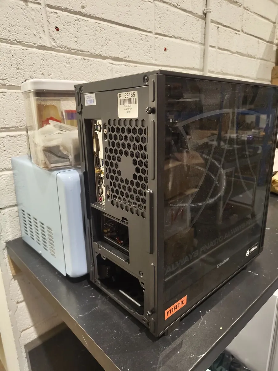 FNATIC  GAMEMAX  GLASS FRONT TOWERWITH COMPONENTS - Image 2