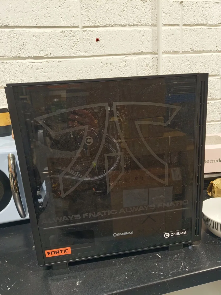 FNATIC  GAMEMAX  GLASS FRONT TOWERWITH COMPONENTS - Image 1
