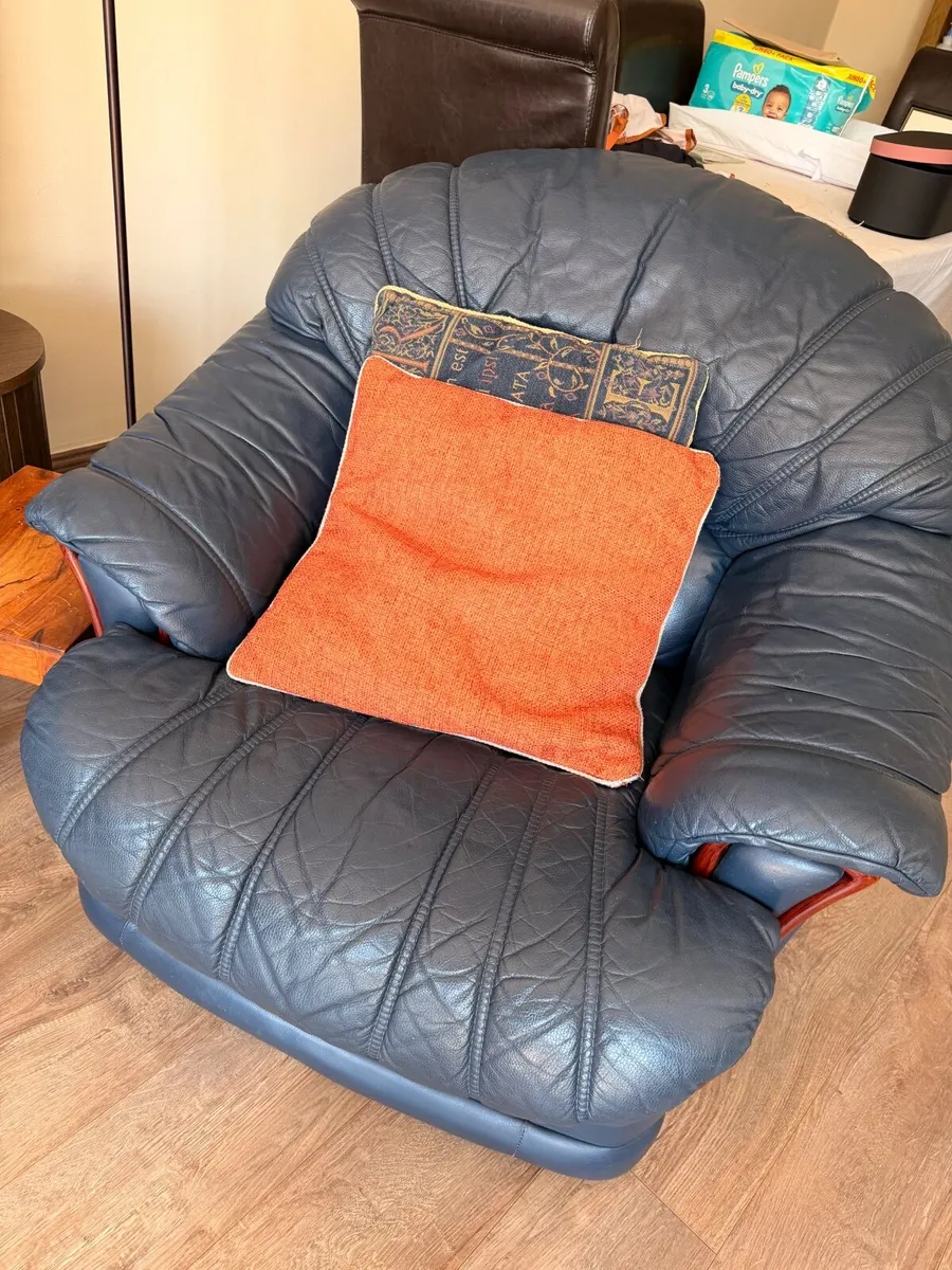 Leather Sofa set (3 piece) - Image 4