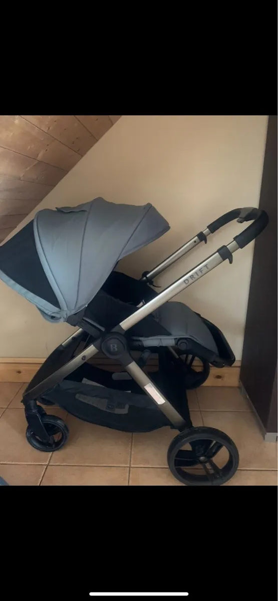 Buggy sage green very good condition - Image 1