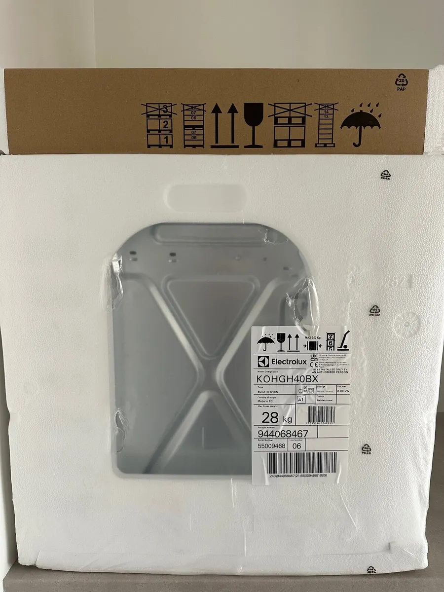 Electrolux Oven and Ceramic Hob - Image 4