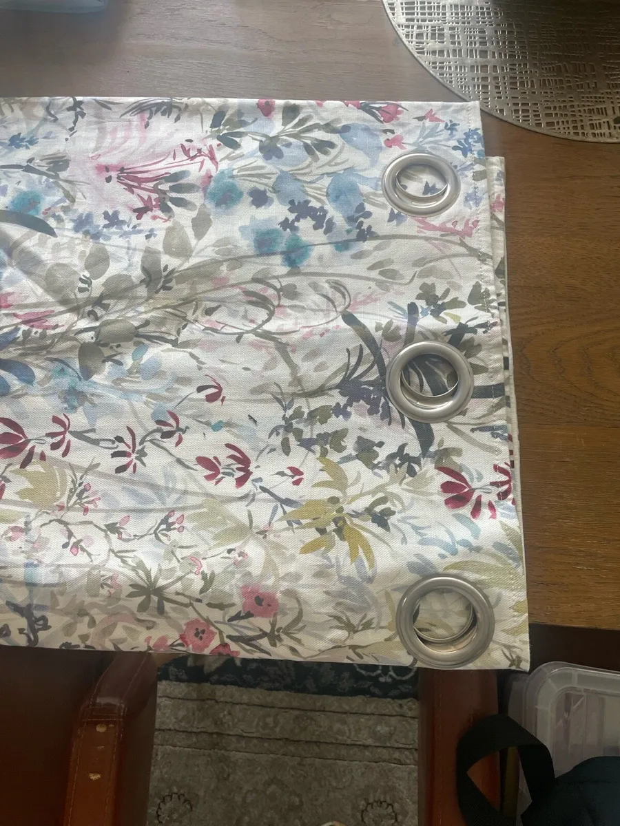 Curtains - Image 2