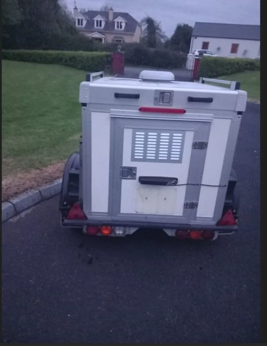 Dog Tansport Box - Image 1