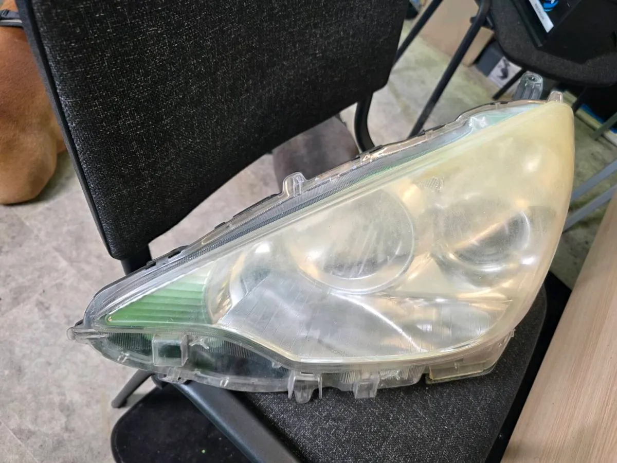 Toyota aqua gp10 2012 headlight - Image 4