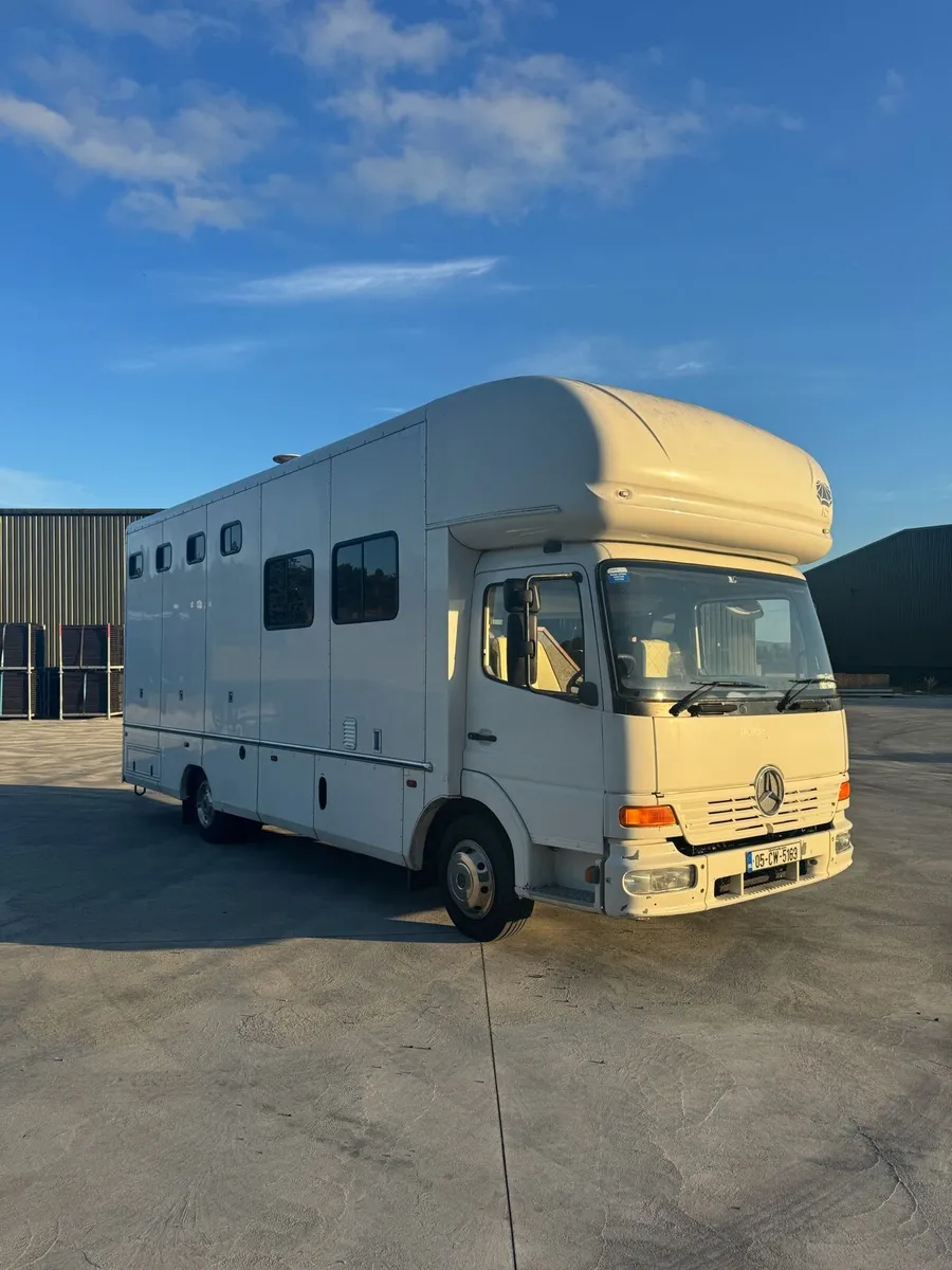 Horse truck - Image 1
