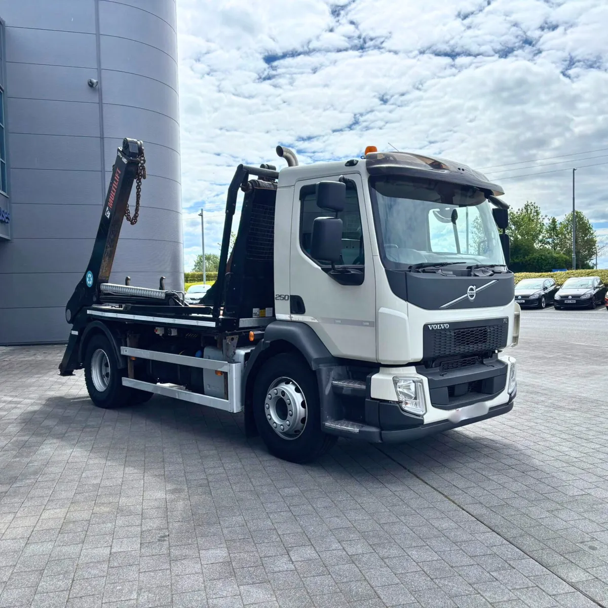 2021 Volvo FL Skip loader - Image 3
