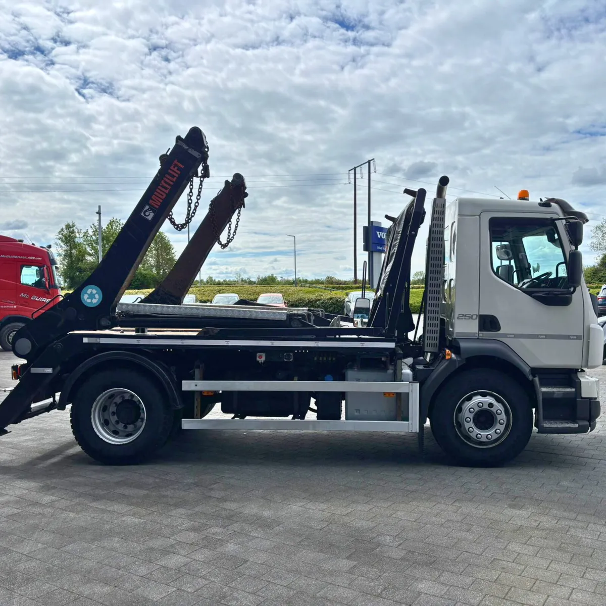 2021 Volvo FL Skip loader - Image 4