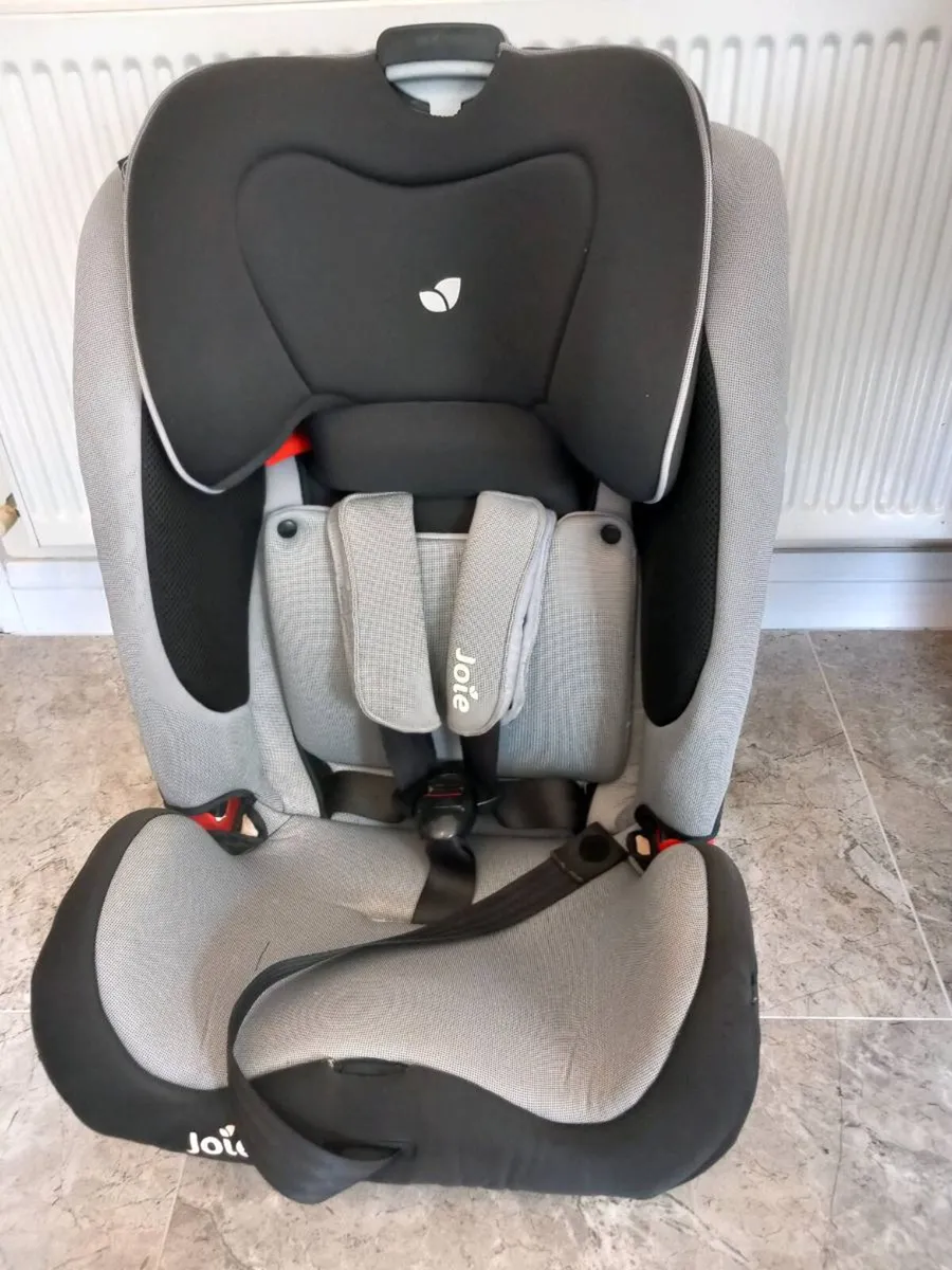 Joie isofix Kids car seat. - Image 1
