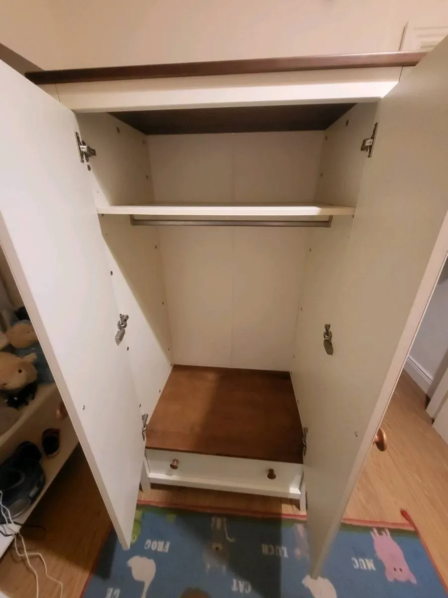Cot Bed and Matching Wardrobe - Image 4