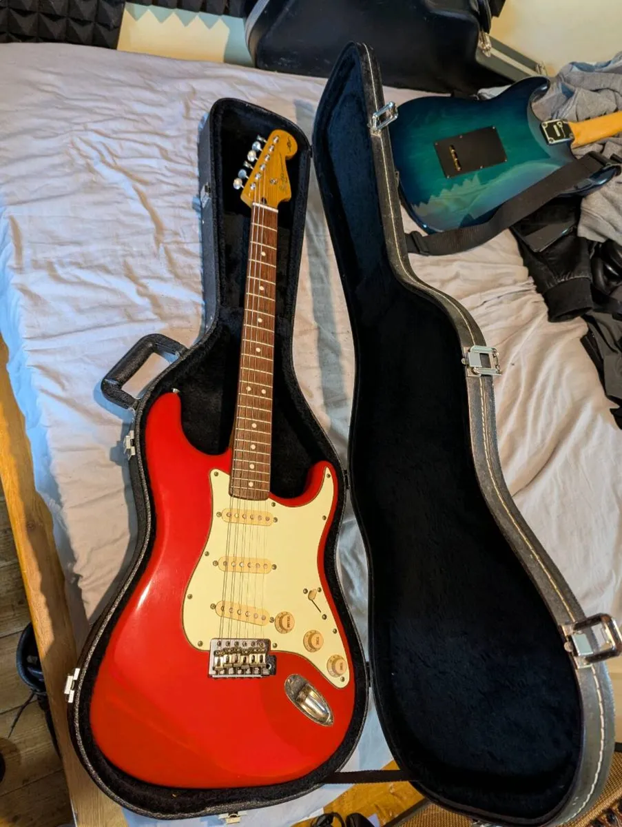 Rare Simon Neil Signature Stratocaster Guitar - Image 3