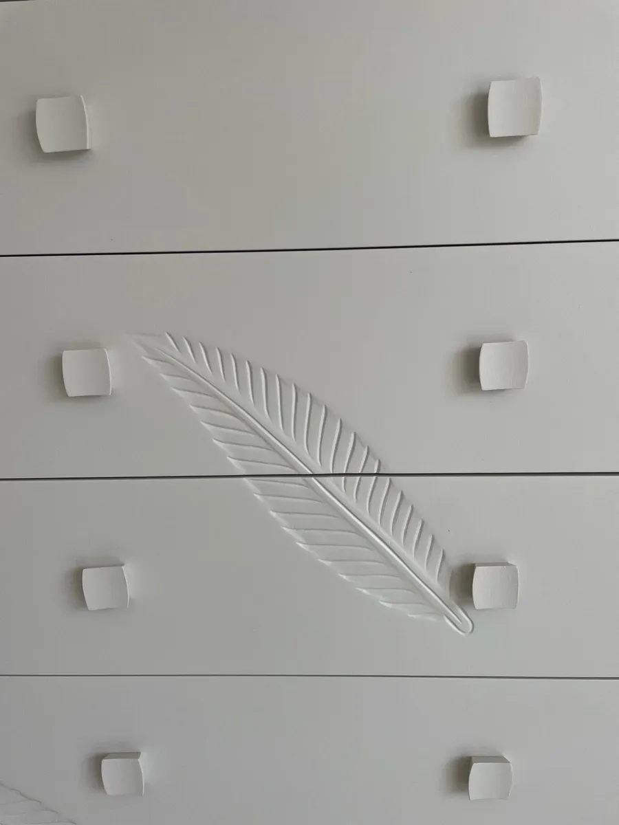 Leaf design chest of drawers - Image 3