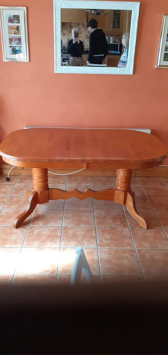 Kitchen table - Image 1