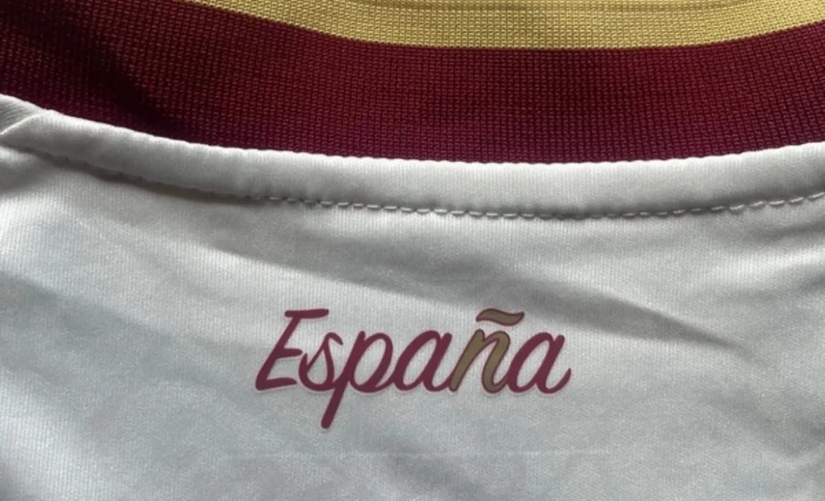 Spain national team football shirt with Pedri #20 - Image 4