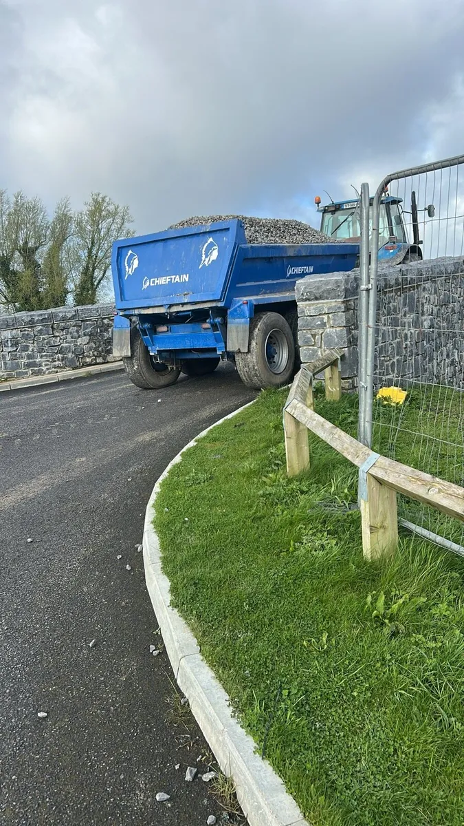 Chieftain dump trailer - Image 1