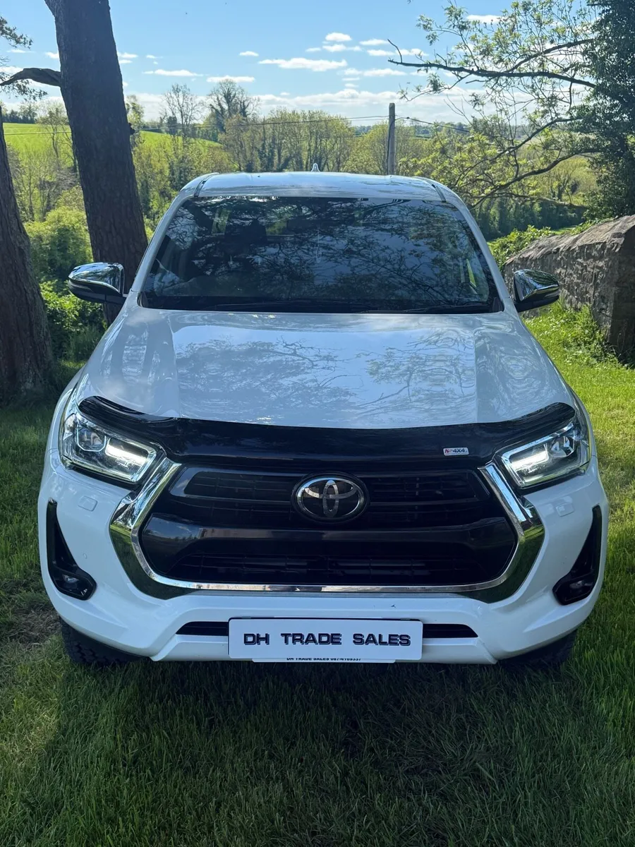 2022 Toyota hilux invincible - Image 2