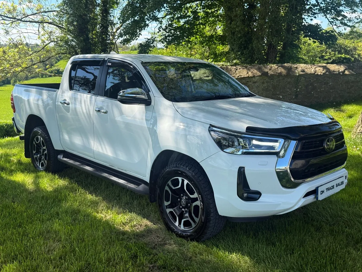 2022 Toyota hilux invincible - Image 3