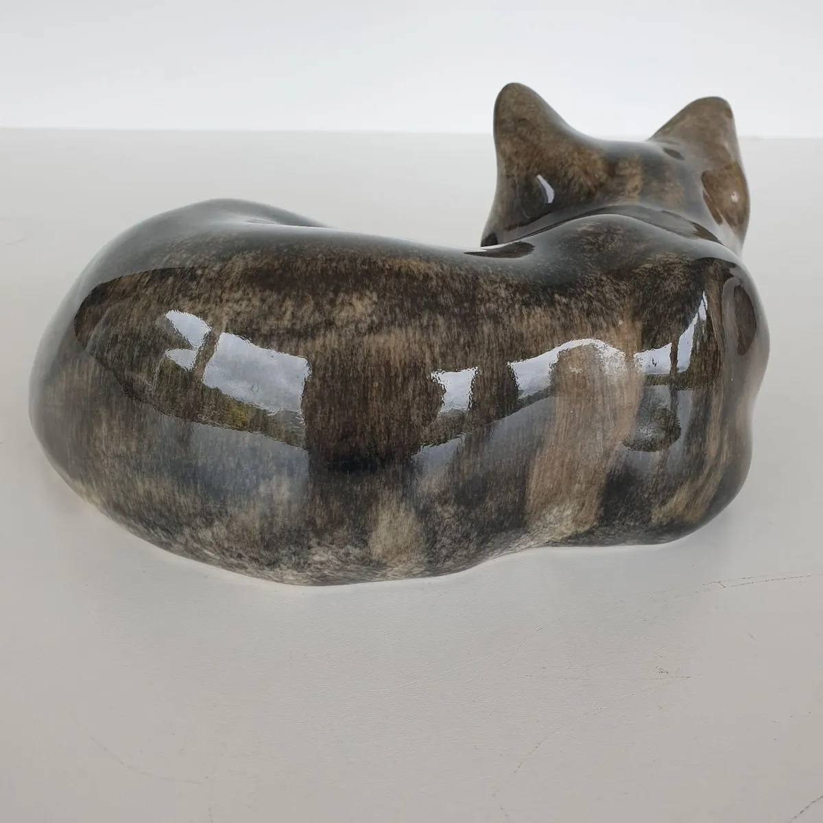 Mike Hinton porcelain sleeping cat signed - Image 2