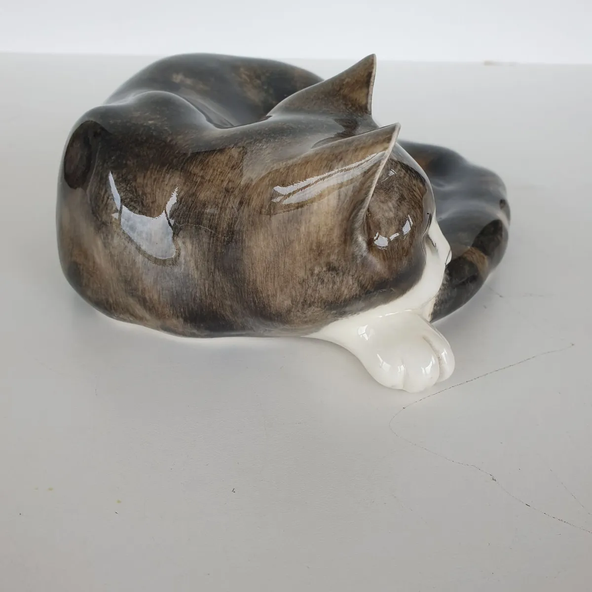Mike Hinton porcelain sleeping cat signed - Image 3