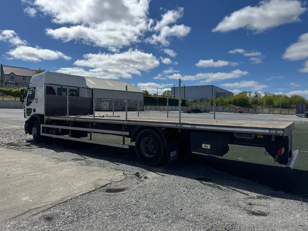 Renault C Range flat bed - Image 3