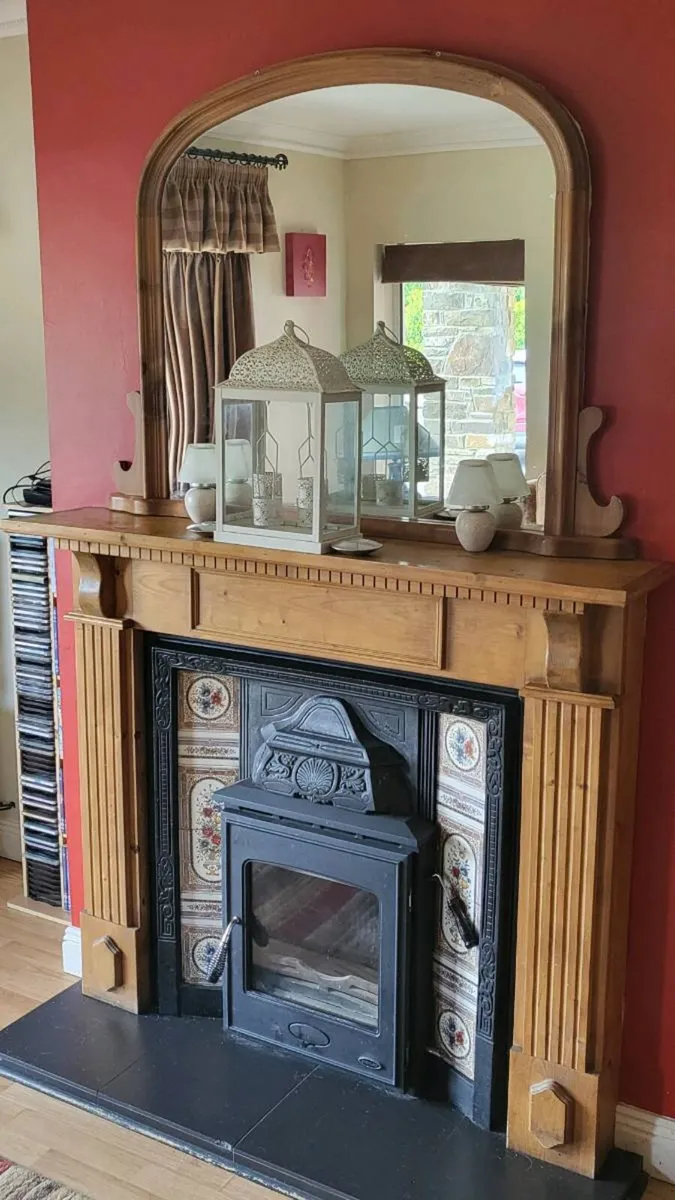 Fireplace and mantlepiece. - Image 1
